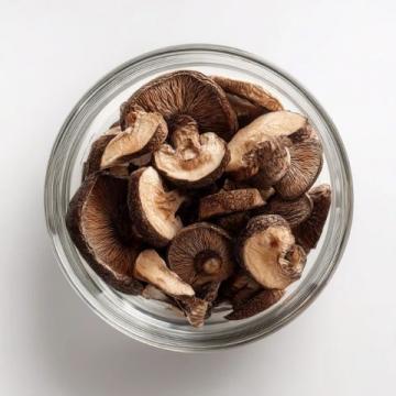 昆明市場迎來平價雞樅替代品:雞油菌和紅菇上市口感佳價格親民