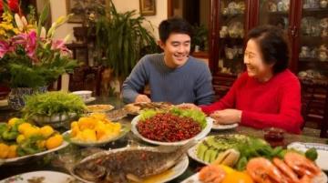 李大姐喜迎婆婆89歲壽辰，攜夫返鄉(xiāng)探親孝心滿滿
