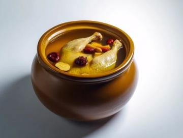 靈芝三七燉雞兔：滋補養生的經典美味湯品