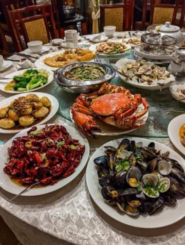 青島必嘗美食：漁家小院海鮮塔鮮美誘人
