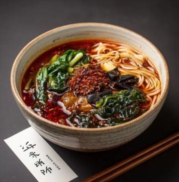 林清教你做刀削牛肉面：關鍵在于面條彈牙、湯汁醇厚、牛肉酥嫩