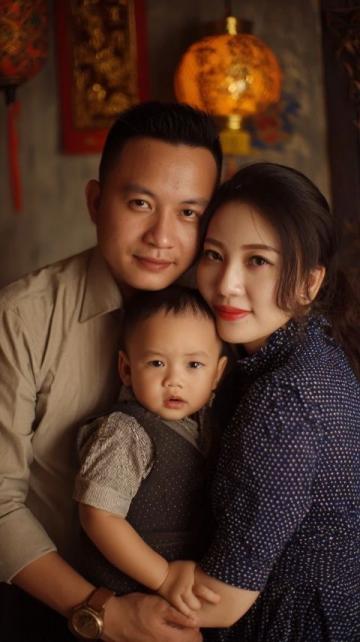 陸毅攜家人回哈爾濱老家探親