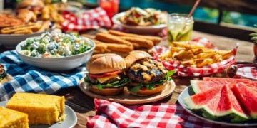 暑假時光:與我的飯搭子重逢的美食之旅