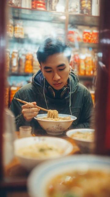 在上海,一定是要看書和吃美食的