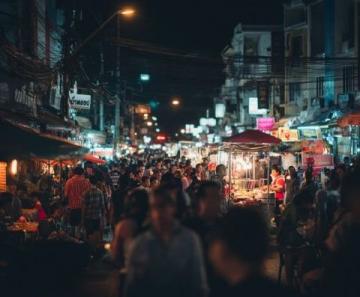 南寧夜市:排隊(duì)1小時(shí)也要嘗的街頭美食盛宴,100元扶墻走的味覺(jué)狂歡!