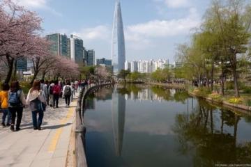 今年五一旅游市場火爆出乎意料國內外景點人潮涌動