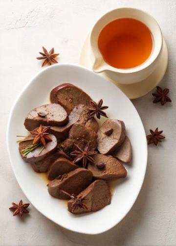 經(jīng)典中華美食：梅菜扣肉配荷葉餅的做法詳解