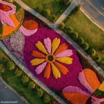 榮昌地標煥新裝 燈籠鮮花迎五一游客