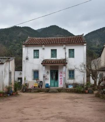 在徽州區黃山腳下,我們選擇了寨上村的一個農家樂來度過美好的一晚。