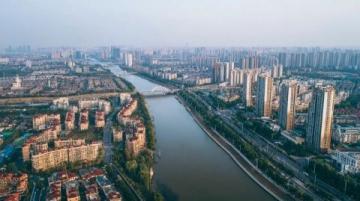 今天我穿什么重慶的時尚與舒適之選在重慶這座山城，天氣變化多端，早晚溫差大