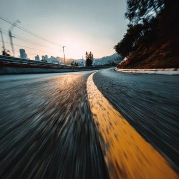 掌握美國高速公路繳費指南:避免收費路段、了解電子繳費系統及其使用方法