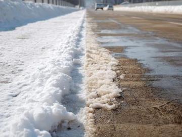 冬季雪天行車安全指南:全面準備與駕駛技巧須知