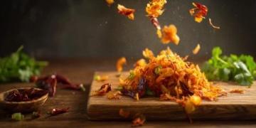 雞絲炒豆干:平凡食材成就的經(jīng)典美味