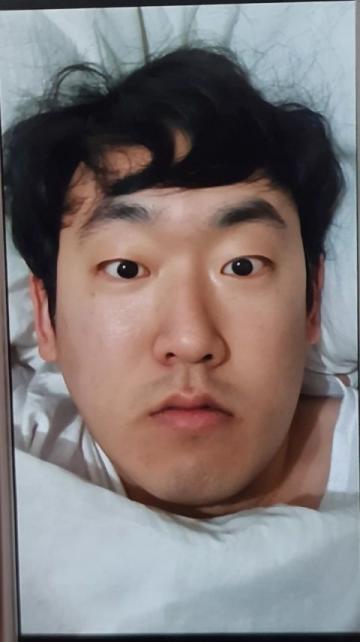 朋友從遠處趕來，我為之高興！