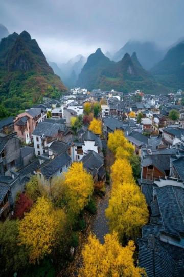 貴州畢節(jié)清晨美景:老城區(qū)里的生機(jī)與寧?kù)o