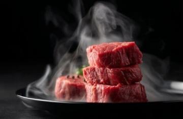 有朋友問李佳琦15分鐘賣出的10000份的牛排是不是合成肉?質量到底怎么樣?到底