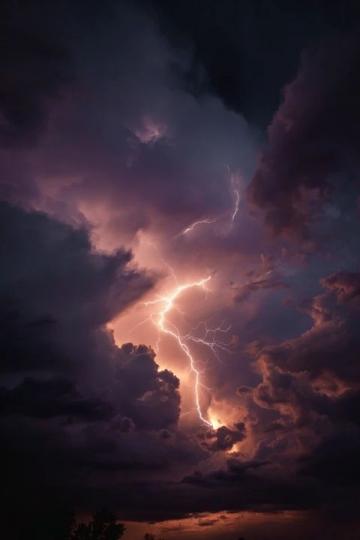 探索日常生活中的氣象智慧:了解夜晚收音機、高空溫度與電腦使用時的關鍵氣象因素