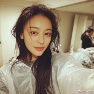陸毅帶全家游都江堰女兒丹頂鶴長(zhǎng)腿吸睛網(wǎng)友盼添帥兒