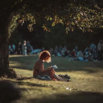 讀書(shū)或許是普通人逆襲的最佳途徑之一:資源和教育的重要性