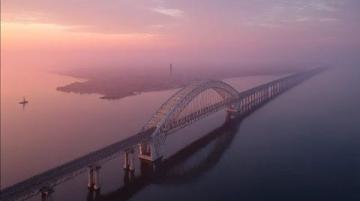武漢夏日奇觀:楊泗港大橋下的“天空之門
