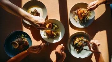 五步打造'好好吃飯': 專注飲食、傾聽身體、個性選擇、儀式感與心理調適