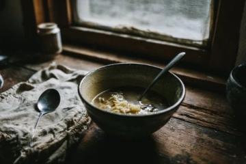 你曉得嗎?一碗看似普通的綠豆海帶湯,居然蘊(yùn)含著清熱祛火的小秘密呢!今日