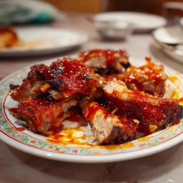 淄博燒烤真相揭秘:網(wǎng)傳吃法誤導(dǎo)多,本地正宗風(fēng)味大不同
