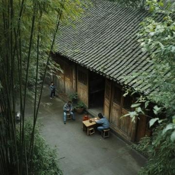 荔灣路這家茶樓藏著百年的歷史和美味茶點，老字號茶店在這里聚集。