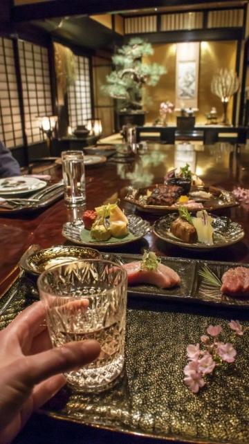 盼望已久，慕名前來就是為了吃那口已經申遺成功的美食！