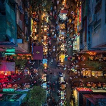 南寧五象新區(qū)地攤經(jīng)濟火爆，寫字樓熱度不及網(wǎng)紅夜市