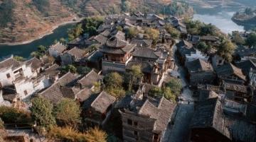 貴陽四絕：黔靈山生態仙境游、青巖古鎮古韻探秘、甲秀樓夜色璀璨、民生路美食天堂