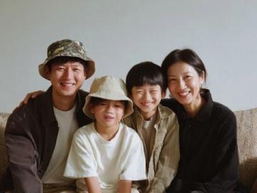 郝劭文妻子二胎生子，曬兒子吃雞腿照笑翻網(wǎng)友