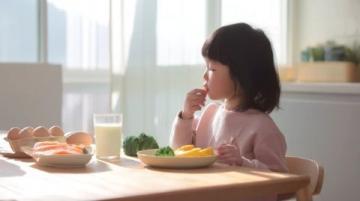 豆腐新吃法：打入2個雞蛋，鮮香滑嫩，營養又飽腹，大人小孩都愛吃