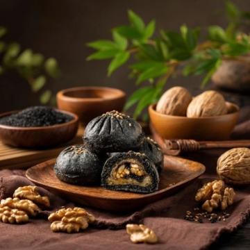 無錫有很多特色小吃，以下是一些經典的介紹