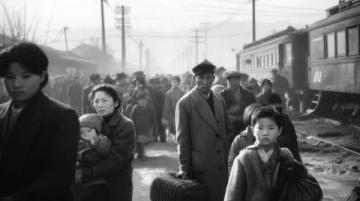 這是1945年11月份的一組珍貴老照片,拍攝于重慶路邊的一家小吃店