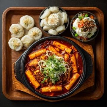 陵川特色美食大盤點:石頭炒蛋、黨參燉雞、黑山羊火鍋等風味佳肴