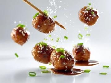 傳統(tǒng)廚藝與創(chuàng)新創(chuàng)造的完美融合！——品嘗八寶扒鴨舌的獨特魅力！