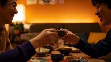 聚餐中賀峻霖突感不適,劉曉慶果斷處理