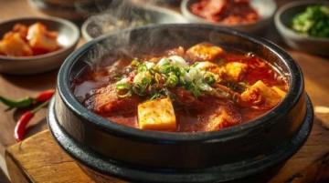 如何制作營養(yǎng)美味的魚頭豆腐湯？步驟詳解