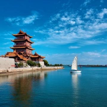 青島是中國海濱重要城市的教育中心 青島市擁有多所高校包括綜合性大學和重點高校等，各個高校都具有不同的特點和優勢。