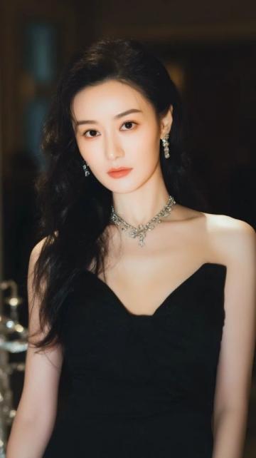 1985年，楊紫瓊與香港富商潘迪生相戀，兩人熱戀3年后，在楊紫瓊26歲那年