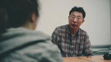流浪漢撿錢上交警局暖心感動中國