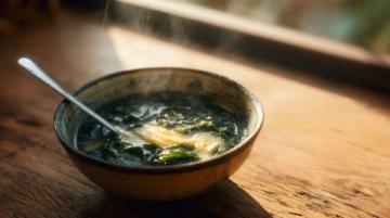一碗清晨的美味:景德鎮路邊小吃店的奇趣