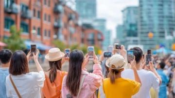 今年五一旅游市場火爆出乎意料國內外景點人潮涌動