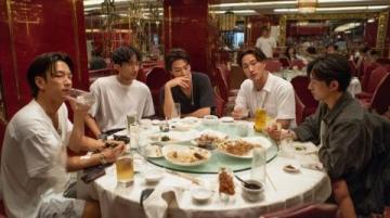 聚餐中賀峻霖突感不適,劉曉慶果斷處理