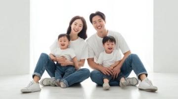 謝浩男媽媽許健華成功回歸，帶小女兒上學(xué),還展示廚房神器