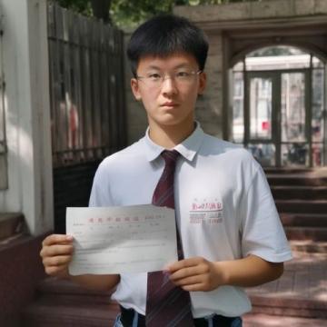 2007年，一理科生，高考成績(jī)492，當(dāng)時(shí)四川二本線475，超過二本線17分