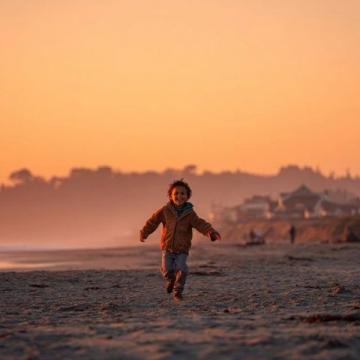 
家長強勢包辦，孩子反而缺乏擔當？學會適時放手，培養獨立小勇士！