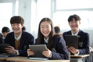 中考英語是許多學生關注的焦點,掌握核心知識點和應試技巧對提高成績至關重要