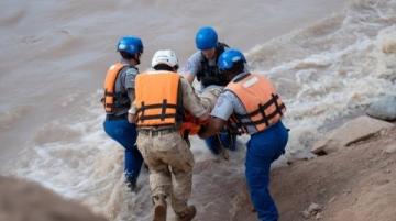 當年民國鎮(zhèn)上死了七個百姓,死者面青指蜷,繡花鞋旁遺著半只鞋子,縣里派來的巡警被逼退,局長一刀刺穿了案子。